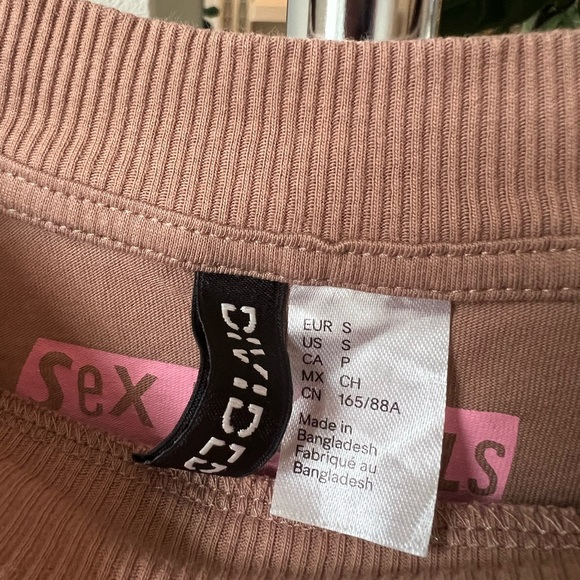 H&M Graphic Tee - Picture 2 of 3